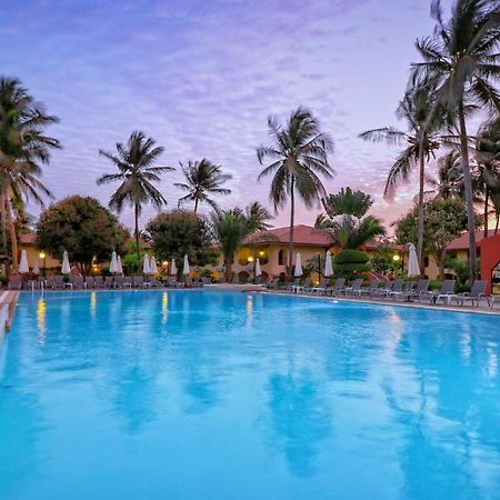 Ocean Bay Hotel & Resort Bakau Ngoại thất bức ảnh