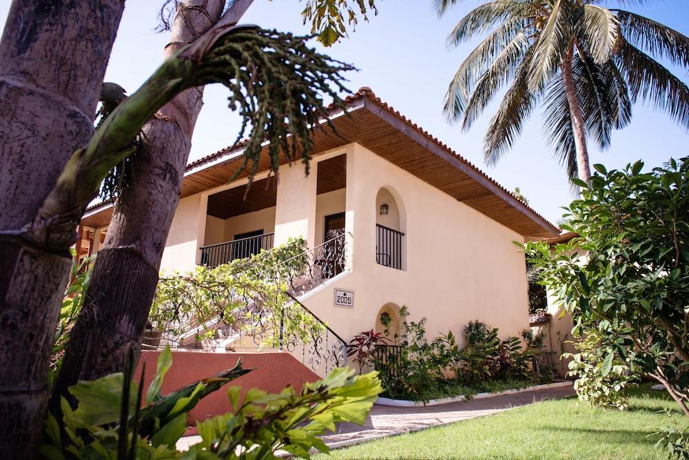 Ocean Bay Hotel & Resort Bakau Ngoại thất bức ảnh