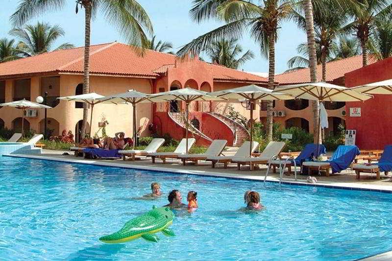 Ocean Bay Hotel & Resort Bakau Ngoại thất bức ảnh