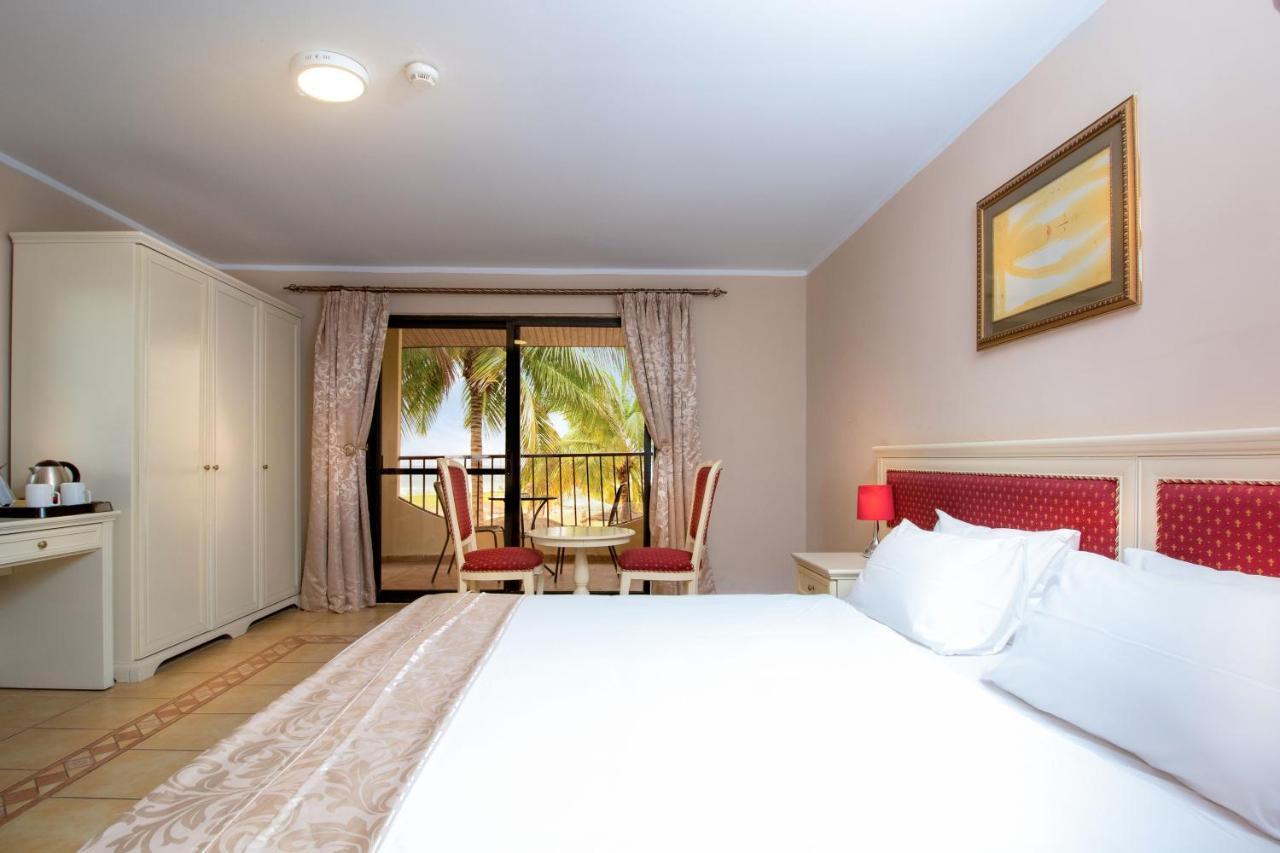 Ocean Bay Hotel & Resort Bakau Ngoại thất bức ảnh