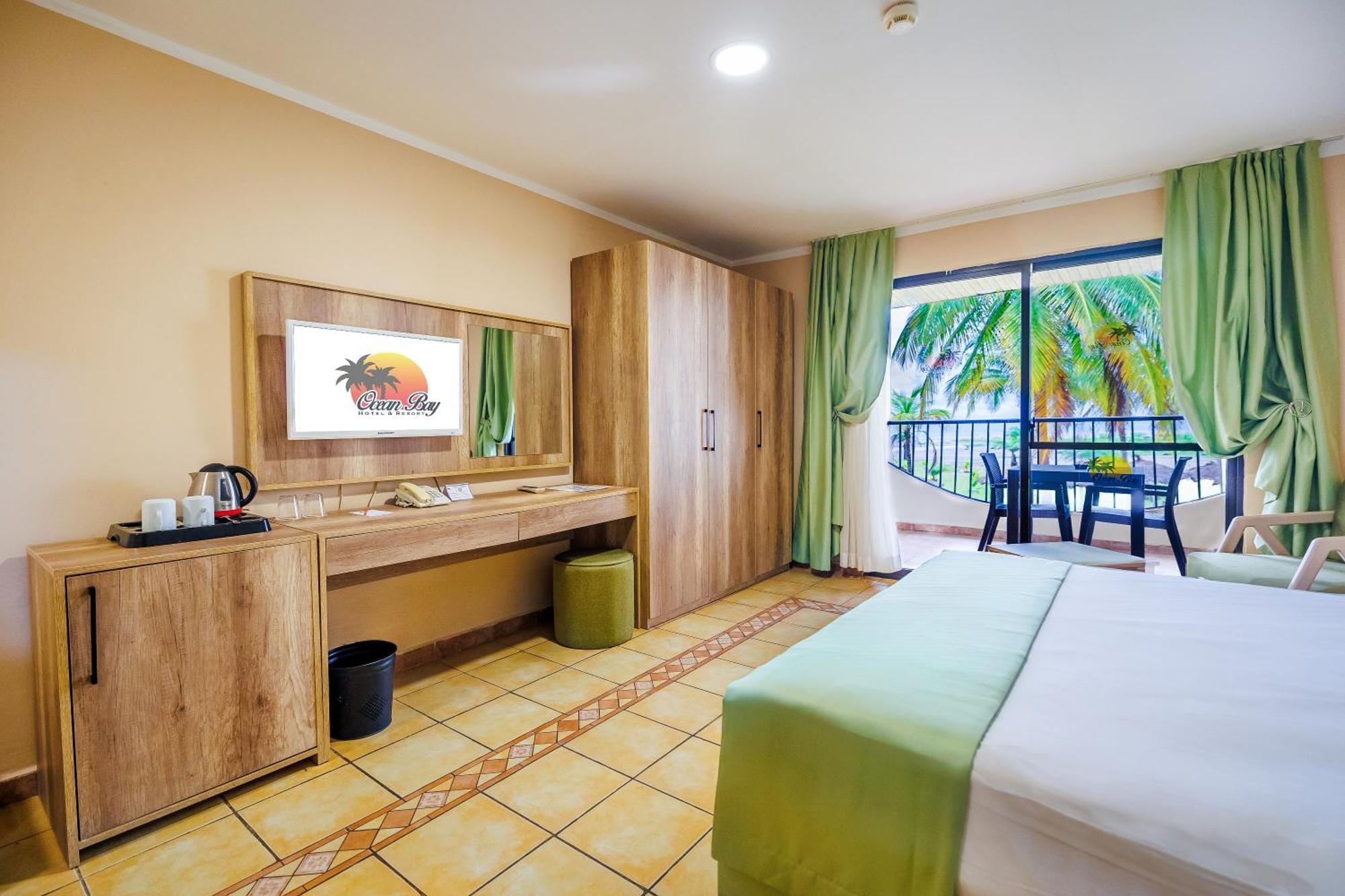 Ocean Bay Hotel & Resort Bakau Ngoại thất bức ảnh