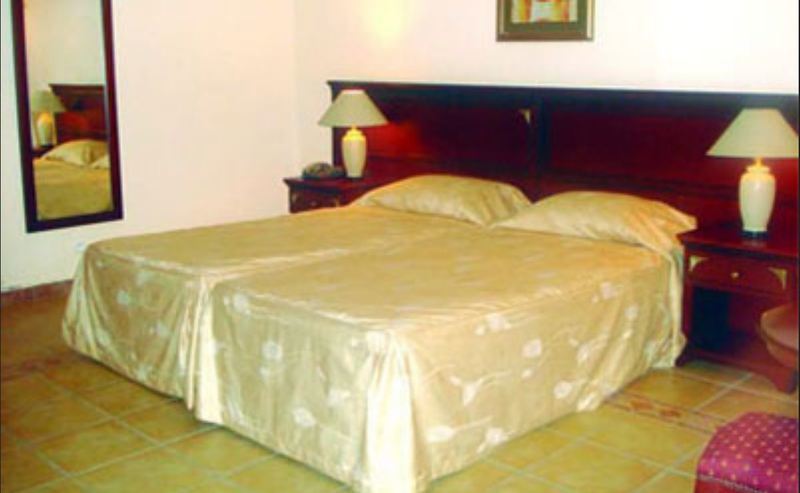 Ocean Bay Hotel & Resort Bakau Ngoại thất bức ảnh