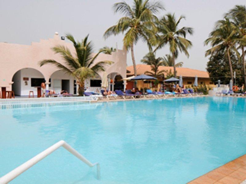 Ocean Bay Hotel & Resort Bakau Ngoại thất bức ảnh