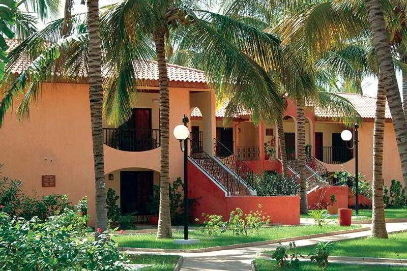 Ocean Bay Hotel & Resort Bakau Ngoại thất bức ảnh