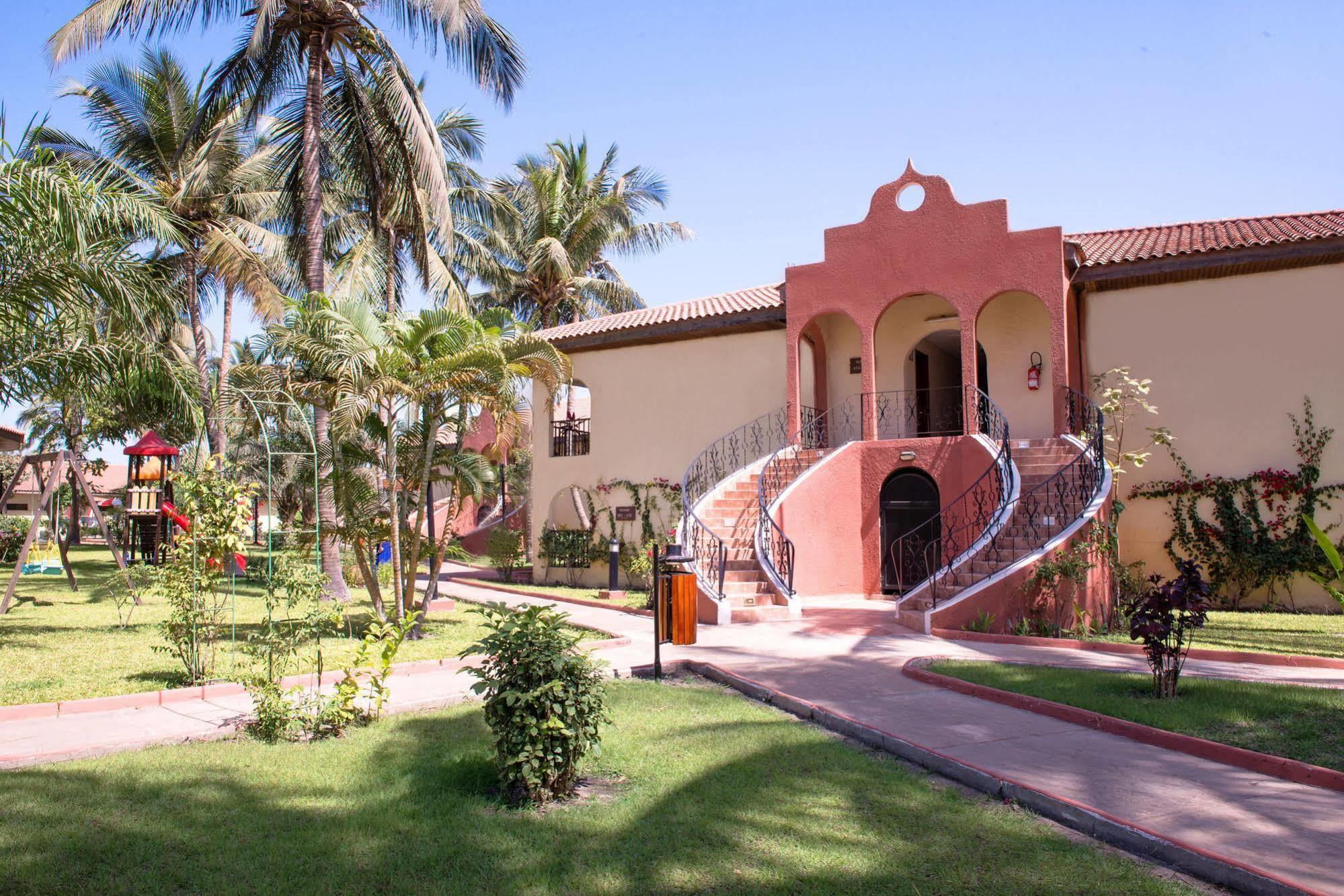 Ocean Bay Hotel & Resort Bakau Ngoại thất bức ảnh