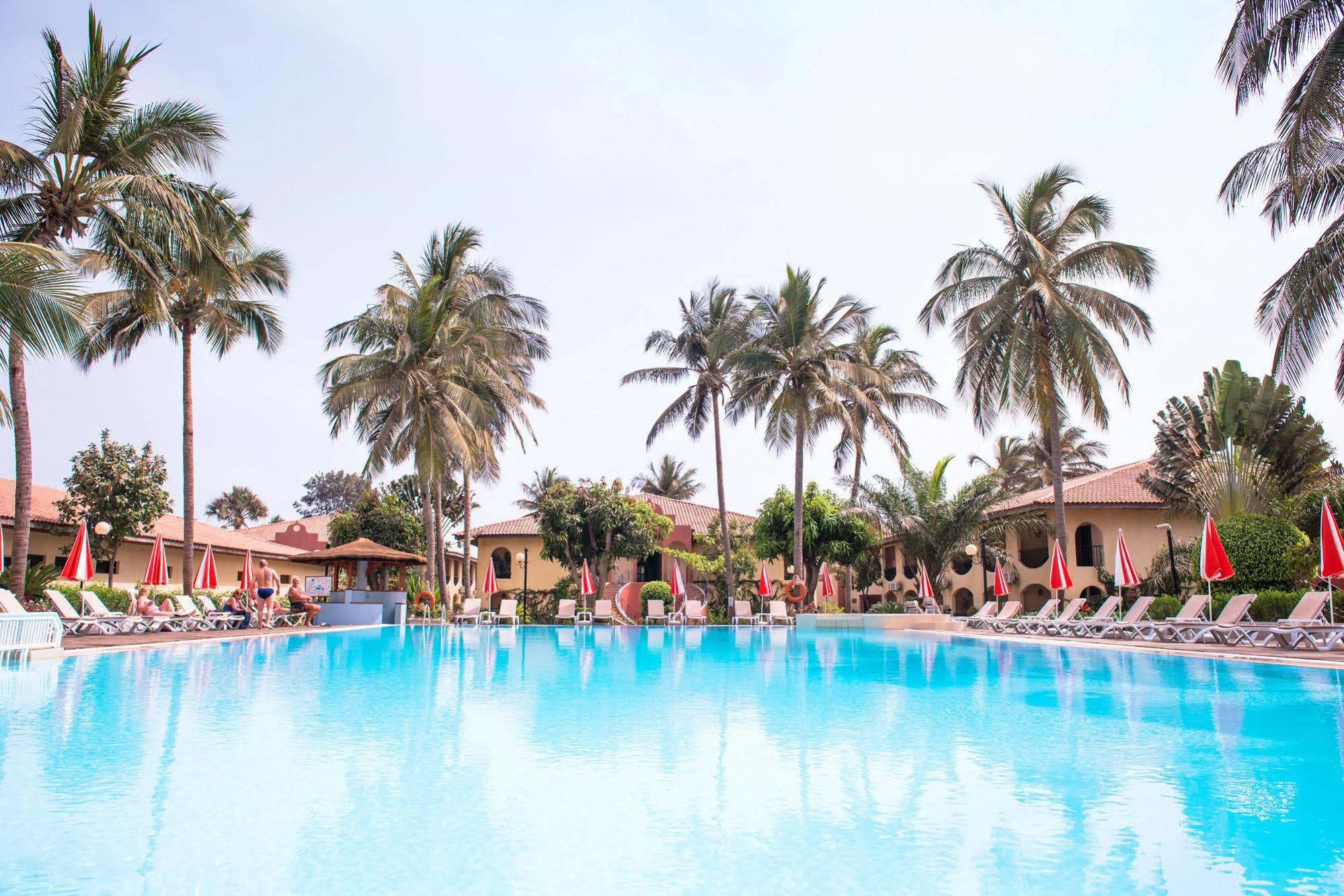 Ocean Bay Hotel & Resort Bakau Ngoại thất bức ảnh