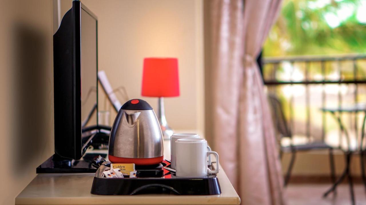Ocean Bay Hotel & Resort Bakau Ngoại thất bức ảnh